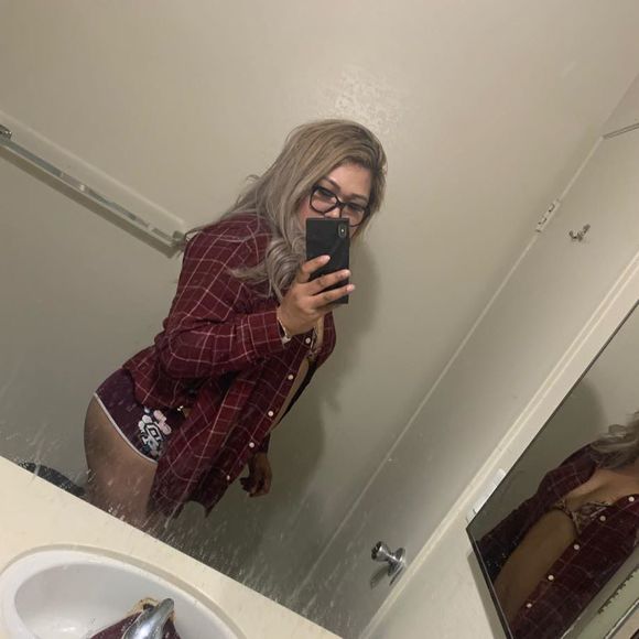 Poshmark profile picture for @nary
